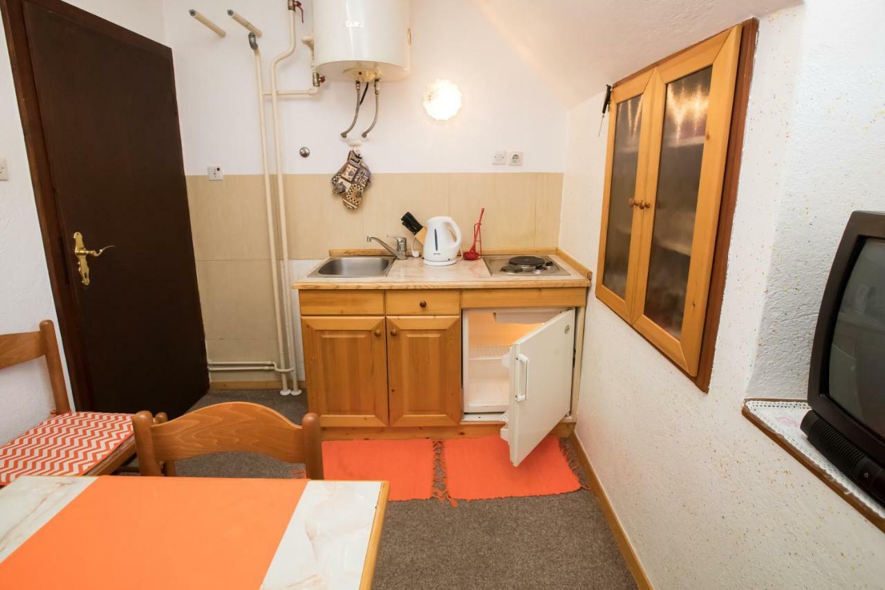 Apartments And Rooms Razen ボーヒニ エクステリア 写真