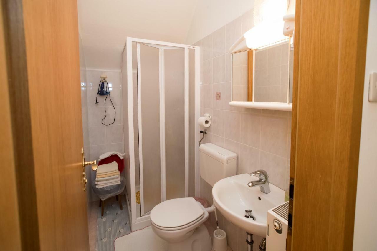 Apartments And Rooms Razen ボーヒニ エクステリア 写真